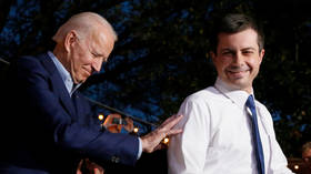 Reuters confuses Buttigieg with O’Rourke in photo about ex-candidate backing Biden