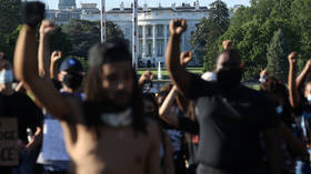 Flash-bangs & tear gas in Washington DC as crowds of protesters descend on White House (VIDEOS)