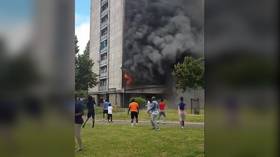 Residents suffer smoke inhalation as 17-storey tower catches fire in London (VIDEOS)