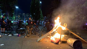 Return of CHAZ? Protesters erect barricades, set fires & loot store amid showdown with police in Seattle (VIDEOS, PHOTOS)
