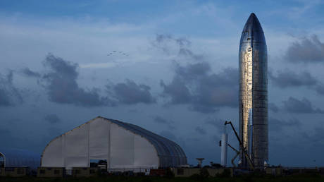 FILE PHOTO. A prototype of SpaceX's Starship spacecraft. ©REUTERS / Callaghan O'Hare