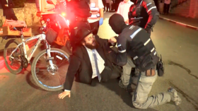 Israeli police clash with Covid-19 lockdown-defying ultra-Orthodox Jews in Bnei Brak & Jerusalem (VIDEOS)