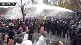 ‘Merkel must go, democracy must stay!’ Anti-lockdown protesters detained, doused with water cannon at central Berlin rally (VIDEO)