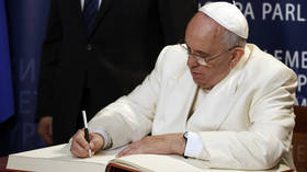 Pope pens op-ed on perils of consumerism and ideology. US Left reads, ‘Justice ACB is a bad Catholic & horrible person’