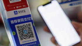 Trump turns up the heat on Beijing banning Alipay & seven other Chinese apps