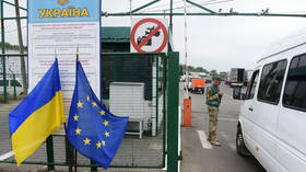 Two Ukrainian diplomats ARRESTED at border in Poland-bound minibus allegedly packed with cigarettes and gold (PHOTOS)