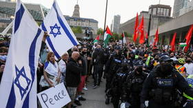 Clashes break out at massive pro-Palestinian rally in Toronto (VIDEOS)