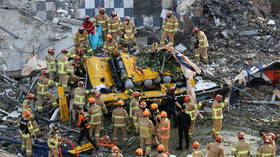 Building collapses onto road in S Korea, hitting bus & leaving 9 dead, 8 injured (VIDEO)