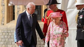That cheeky blighter President Biden says the Queen’s like his mum – he’s way slower than she is!