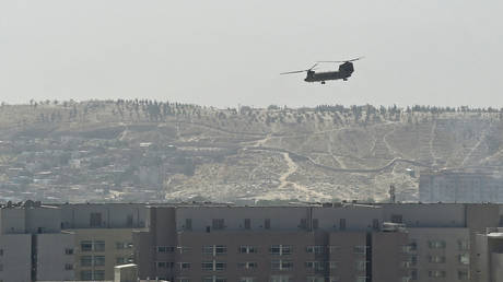 VIDEO: APTN; PHOTO: A US military helicopter is pictured flying above the US embassy in Kabul on August 15, 2021. © Wakil KOHSAR / AFP