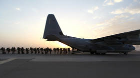More US troops land in Kabul to secure airport & support evacuations as Pentagon praises itself for ‘outstanding job’