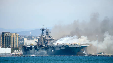 Port of San Diego Harbor Police Department boats combat a fire on board the U.S. Navy amphibious assault ship USS Bonhomme Richard at Naval Base San Diego, California, U.S. July 12, 2020. © U.S. Navy/Lt. John J. Mike/ REUTERS