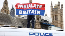 Insulate Britain take eco protest to Parliament, mounting police vans & GLUING themselves to vehicles