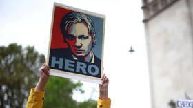 French politician wants asylum for Assange