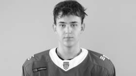 El hockey ruso consternado por la muerte de un joven entrenando — RT Sport News