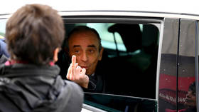 French presidential contender caught flipping off hater