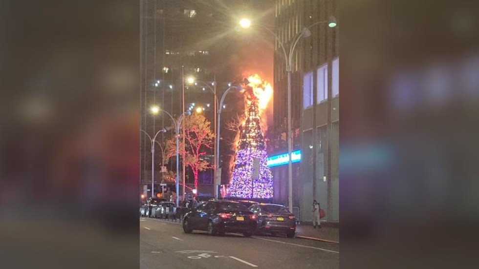 Christmas tree set ablaze just outside Fox News HQ (VIDEOS) — RT USA News