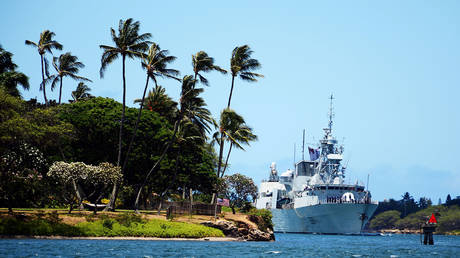 File photo: A ship arrives at Joint Base Pearl Harbor-Hickam, Hawaii, US © Reuters/  US Navy/Mass Communication Specialist 1st Class Jason Abrams
