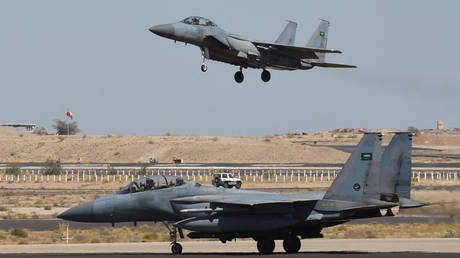 FILE PHOTO. A Saudi F-15 fighter jet landing at the Khamis Mushayt military airbase. ©AFP PHOTO / FAYEZ NURELDINE