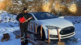 Angry owner blows up his Tesla (VIDEO)
