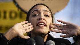 AOC goes maskless to Florida party (VIDEO)
