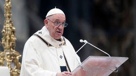 Pope Francis praises nun who ran LGBT ministry