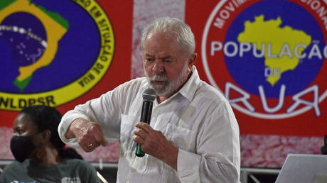 Brazil’s former president, Luiz Inacio Lula da Silva, delivers a speech in Sao Paulo, Brazil, December 2021. © Nelson Almeida/AFP