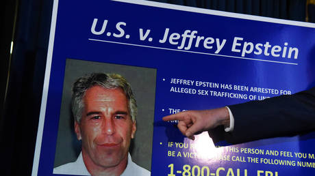 US Attorney for the Southern District of New York Geoffrey Berman announces charges against Jeffery Epstein on July 8, 2019 in New York City. © Stephanie Keith / Getty Images