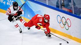 ‘Tragicomic’ scenes as Russian & Canadian Olympic hockey stars play in masks