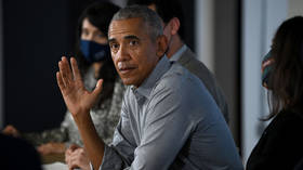 Maskless Obama under fire over elitism