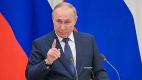 ‘Bear with me, my beauty,’ Putin tells Ukraine