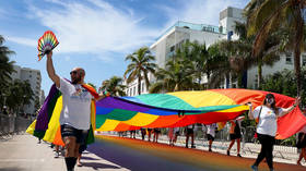 Законопроект «Не говори, что гей» требует, чтобы студенты были «отстранены»