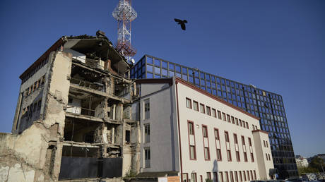 The Radio Television of Serbia building destroyed by NATO bombings in 1999 on October 20, 2020 in Belgrade, Serbia. © Pierre Crom / Getty Images