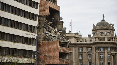 The remains of a building that was bombed by NATO in 1999 in Belgrade, Serbia. © Pierre Crom / Getty Images
