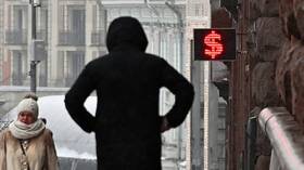 Russians discouraged from dumping ruble