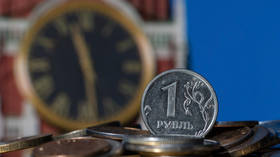 Ruble shrugs off Western sanctions