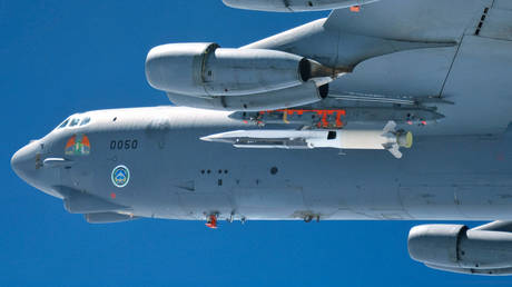 FILE PHOTO: An American X-51A WaveRider hypersonic flight test vehicle under the wing of a B-52 Stratofortress © AFP / US Air Force