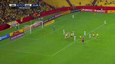 Fans amazed by &lsquo;crazy&rsquo; corner-kick goal in Ecuador (VIDEO)