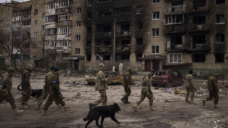 Ukrainian soldiers in Irpin, Ukraine, April 6, 2022. © AP Photo / Felipe Dana