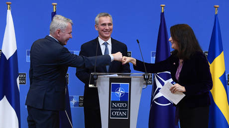 A joint press-conference by NATO Secretary General Jens Stoltenberg, Finland's FM Pekka Haavisto and his Swedish counterpart Ann Linde © AFP /John Thys