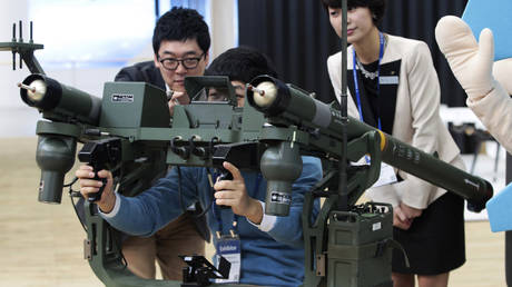 FILE PHOTO. An employee of South Korean Aerospace and Defense company, LIG Nex1, operates "Chiron," a potable surface-to-air missile. © AP Photo/Ahn Young-joon
