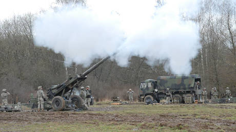 File photo: US Army troops fire M198 howitzers during training in Grafenwoehr, Germany, March 21, 2007