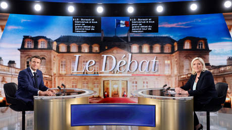Emmanuel Macron and Marine Le Pen pose before a debate in La Plaine-Saint-Denis, April 20, 2022.