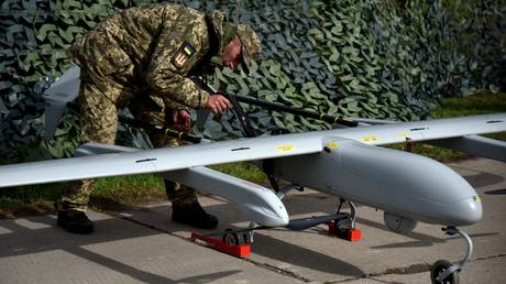FILE PHOTO: A Ukrainian soldier with a drone during a drill near Lvov, Ukraine, 2021. © Sputnik
