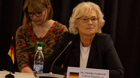 Germany to supply Ukraine with heavy weaponry