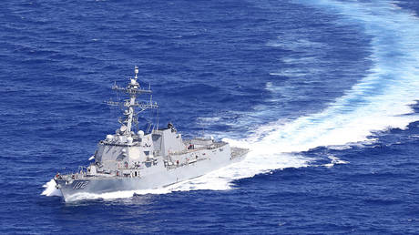 FILE PHOTO: The Arleigh Burke-class guided-missile destroyer USS Sampson © AP / US Navy