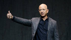 Bezos issues Twitter warning over Musk's China links