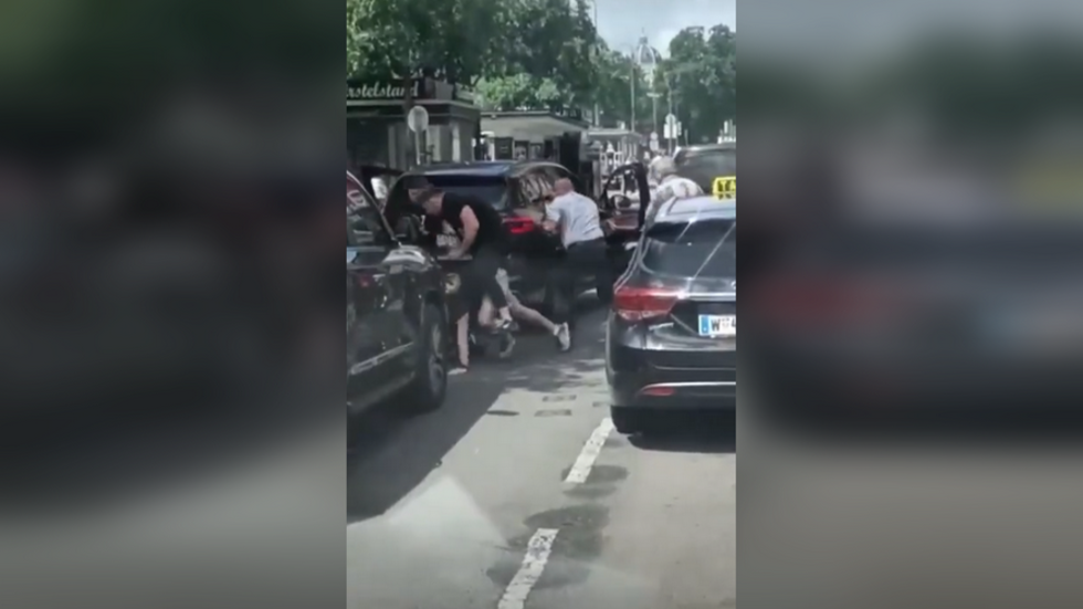 Video reveals Ukrainians beating up taxi drivers in Austria – media — RT World Information