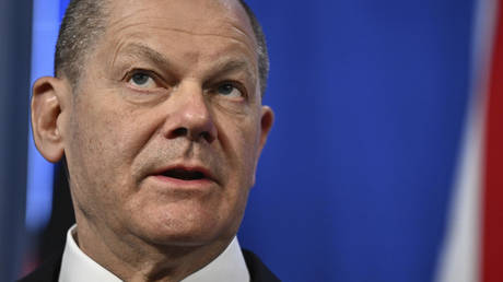 German chancellor explains caution on arming Ukraine