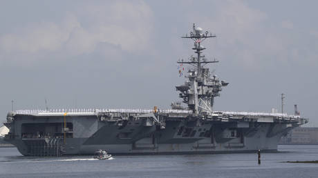 PHOTO DE FICHIER.  USS George Washington.